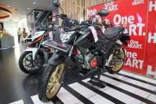 New Honda CB150R StreetFire...