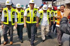 Usai Bekasi, Aspal Plastik...