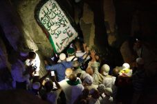 Mendaki Jabal Nur, Menyusuri...