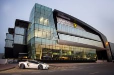 Ferrari dan Lamborghini...