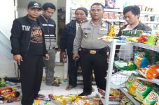 Seorang Perampok Minimarket...