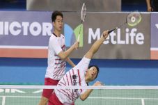 Gagal di Korea, Pelatih...