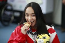 Laura Aurelia Dinda,...