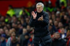 Mourinho Enggan Pikirkan...