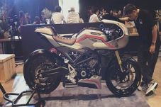 Honda Siapkan CB150R...