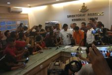 Bunuh Istri Juragan...