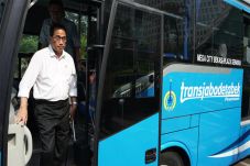 Budi Karya Jajal Bus...