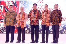 Bank BJB Raih Penghargaan...