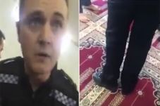 Para Polisi Inggris...