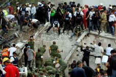 Ratusan Relawan Bantu...