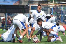 Kedatangan Lawan Tangguh,...