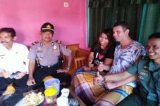 Demi Gadis Pujaan, Pemuda...