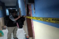 Polisi Periksa Dua Orang...
