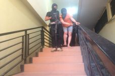 Polisi Sebut Nana Tawarkan...