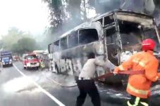 Bus Budiman Terbakar...