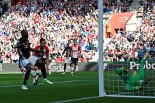 Babak 1, Lukaku Bawa...