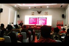 Gelar Kursus Politik,...