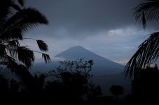 Inggris Keluarkan Travel...
