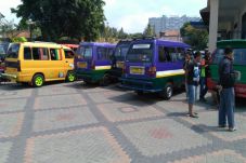 Tolak Angkutan Online,...