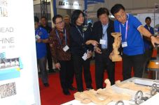 Industri Furnitur Tingkatkan...