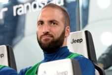 Lawan Olympiacos, Higuain...