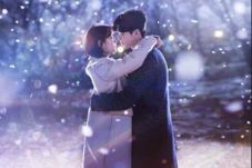 Manis, Suzy Bae Pegang...