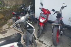 Pura-pura Sewa Ojek,...