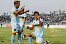 Persela Lamongan Raih...