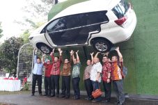 Toyota Innova Tergantung...