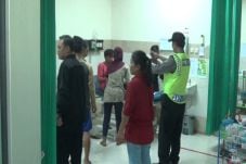 Bertingkah Laku Aneh,...