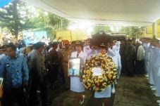 Keluarga Ikhlas, Jenazah...