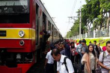 KA Anjlok di Stasiun...
