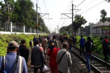 KA Anjlok di Stasiun...