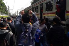 Kereta Anjlok, Penumpang...