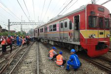 KRL Kerap Anjlok di...