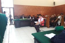 Lecehkan Islam, Aking...