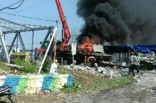 Truk Pompa Beton Terbakar...
