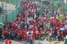 Andik: Atribut Merah...