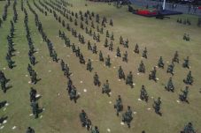 Warga Tempuh Ratusan...