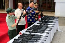 China Kirim Ribuan Pucuk...