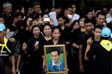 Ribuan Warga Thailand...