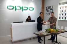 Oppo Buka Gerai Ke-212...