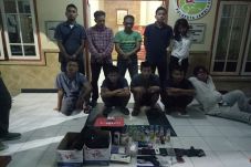 Razia di Kampung Narkoba,...