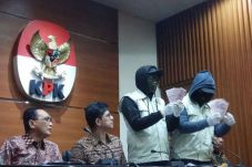 Anggota DPR Suap Ketua...