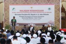 Jokowi: Hati-hati dengan...