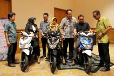 Gelar Sarasehan, AHM...