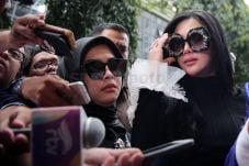 Syahrini Janji Umrahkan...