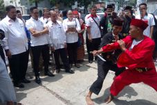 Dikawal Palang Pintu,...