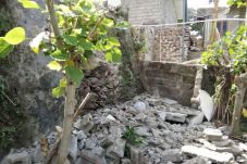Efek Gempa Gunung Agung,...