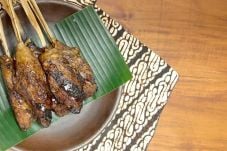 Gurih dan Manisnya Sate...